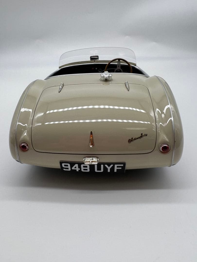 No370 ミニカー1/18箱あり Austin Healey100S 1955
