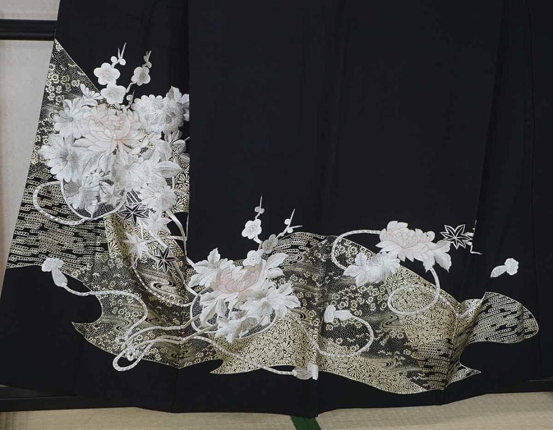 刺繍　銀　華尽くし　正絹黒留袖　フォーマル　結婚式　155cm　a737