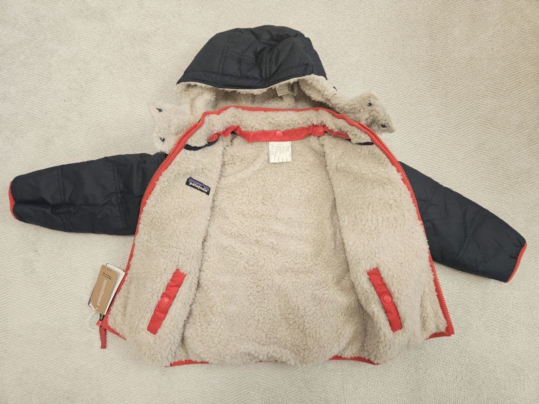 Patagonia ベビー・リバーシブル・トリブルズ・フーディ　4T　新品