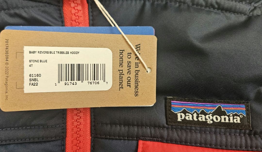 Patagonia ベビー・リバーシブル・トリブルズ・フーディ　4T　新品