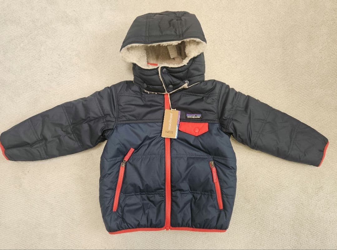 Patagonia ベビー・リバーシブル・トリブルズ・フーディ　4T　新品