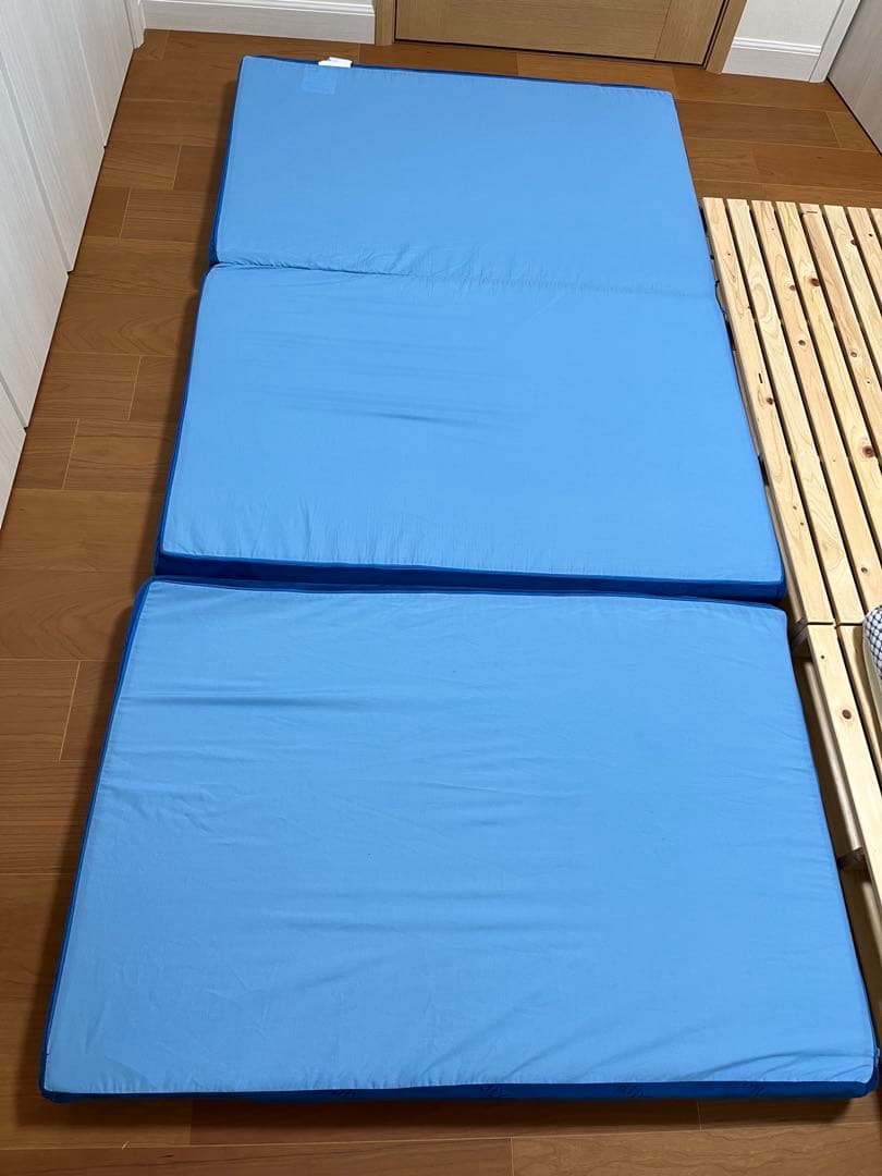 ★　美品　エムリリー　三つ折りマットレス　優反発　高反発　敷布団　シングル