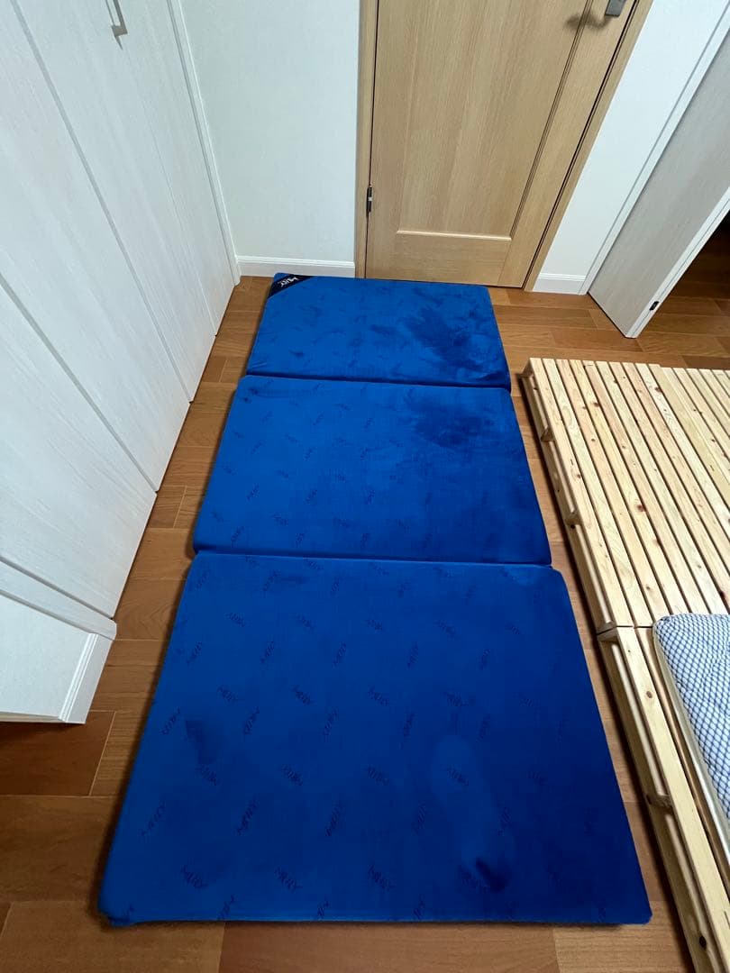 ★　美品　エムリリー　三つ折りマットレス　優反発　高反発　敷布団　シングル