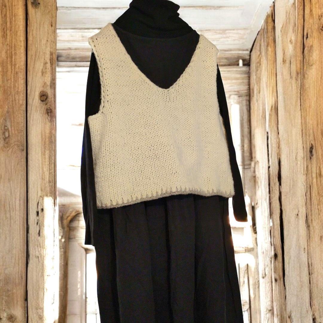 tumugu: ツムグ ローゲージ ハンドニット ベスト キナリ ウール100%