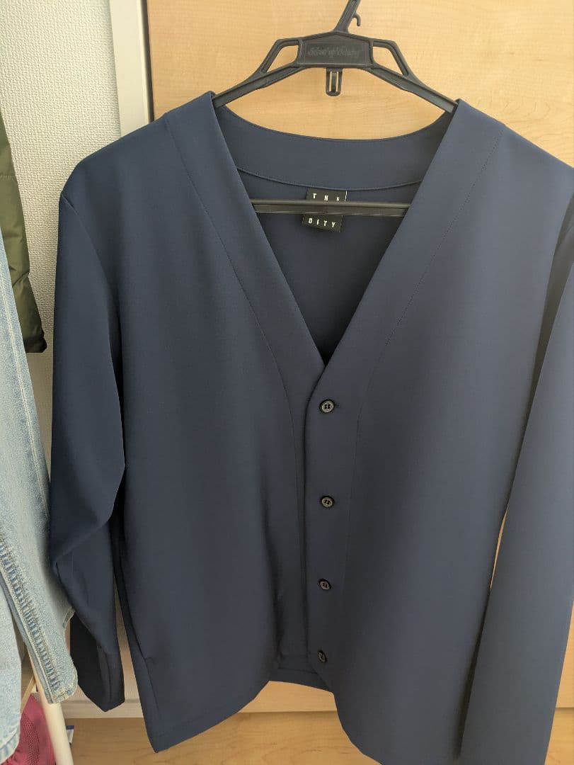 ネイビー Vネック ボタン付きスーツ Mサイズ(ニューバランス)