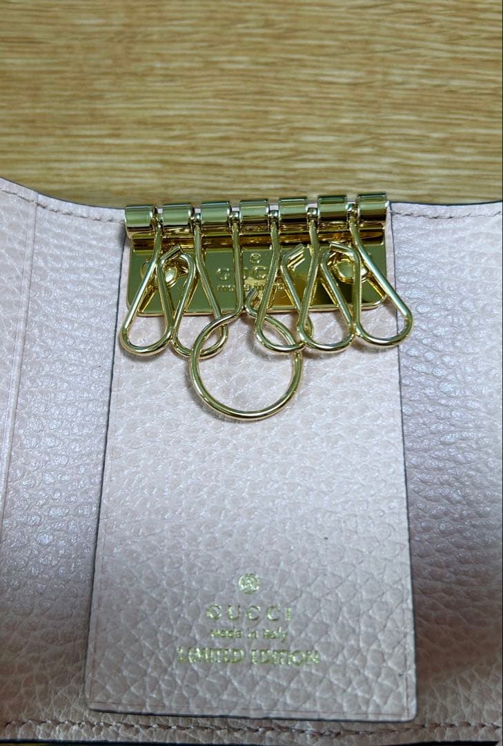 GUCCI GGロゴ 二つ折り6連キーケース ピンク
