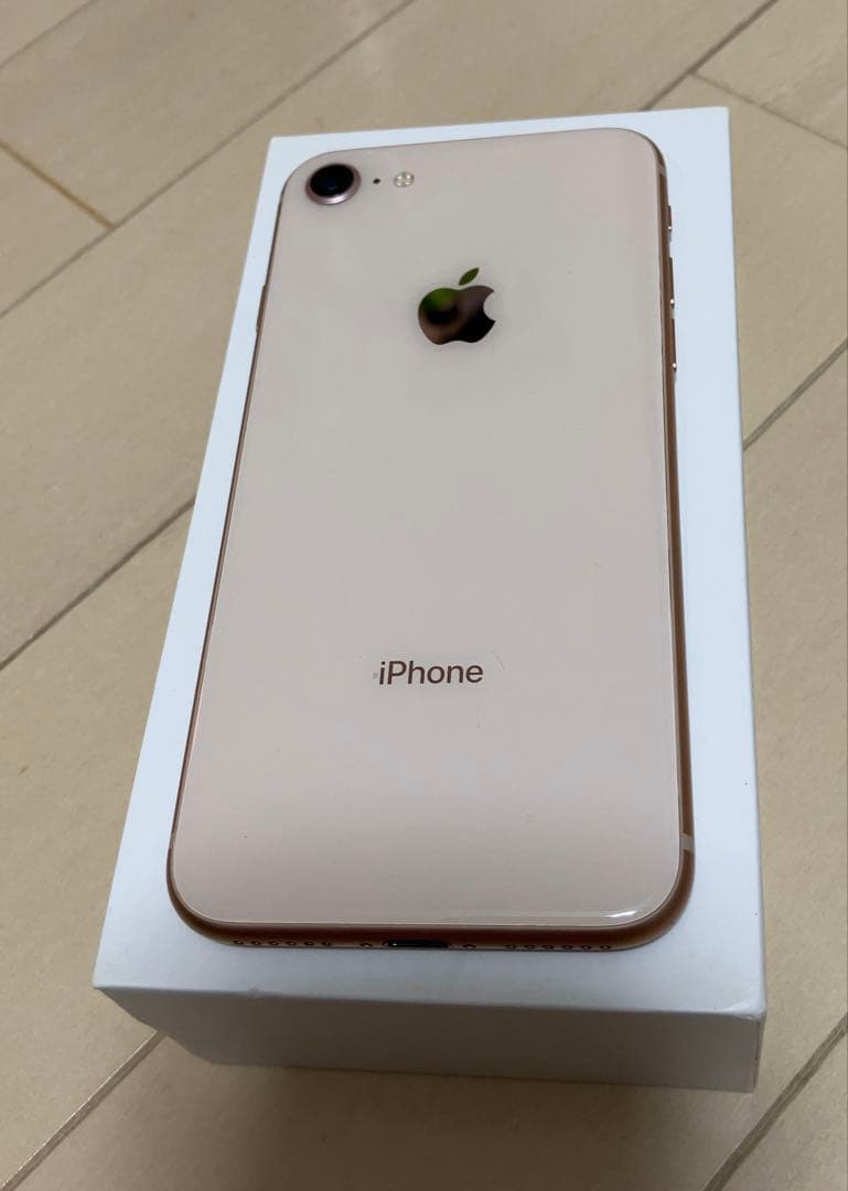 Apple iPhone 8 シルバー 64G本体