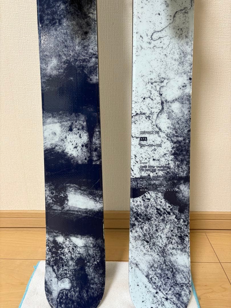【値下げ】フォルクル VOLKL REVOLT95 スキーセット スクワイア11