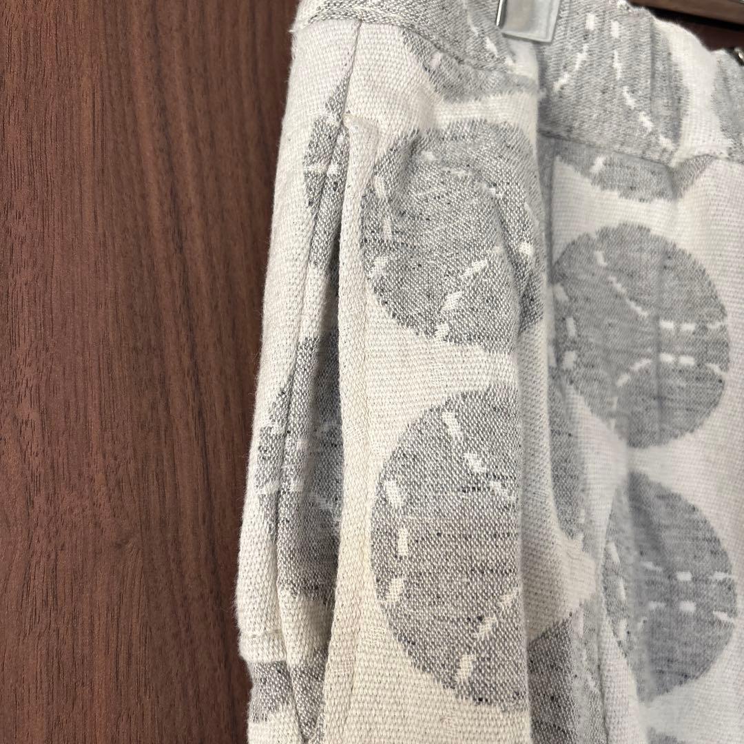 ドット柄カジュアルパンツ グレーとホワイト