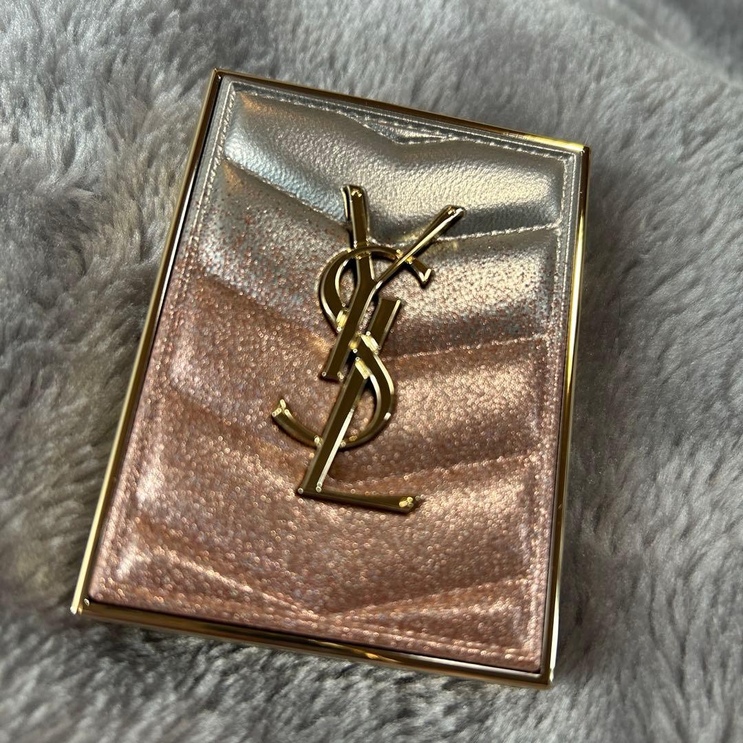 【限定品】イヴサンローラン クチュール ミニ クラッチ 126 アイシャドウ