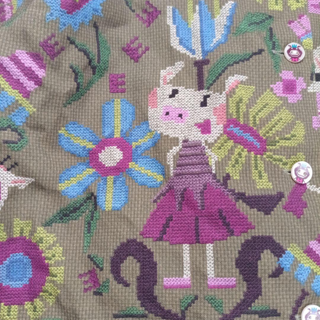 美品✨現行アルベロベロ　ぶたさんお花柄 クロスステッチ風 シャツ　近年モデル