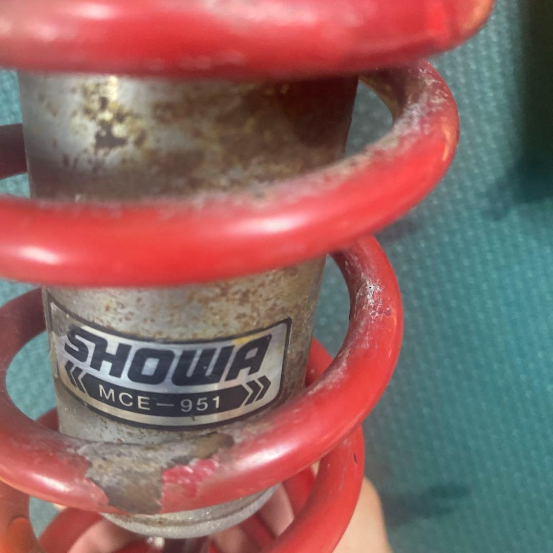 SHOWA サスペンション 2個セット 赤金