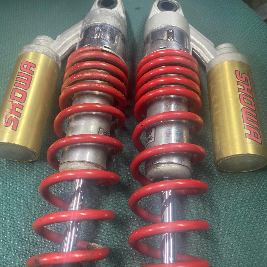 SHOWA サスペンション 2個セット 赤金