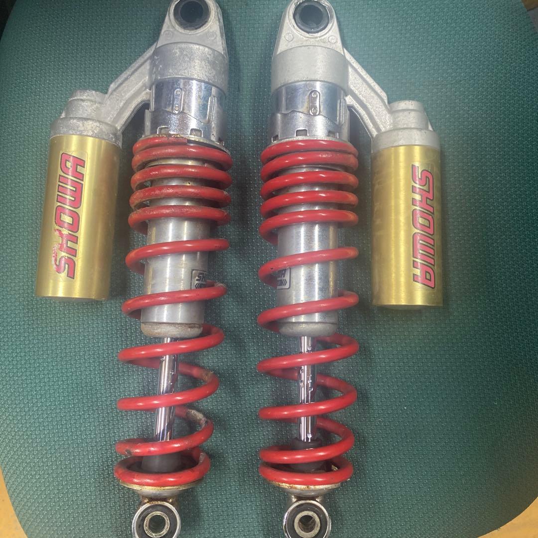 SHOWA サスペンション 2個セット 赤金