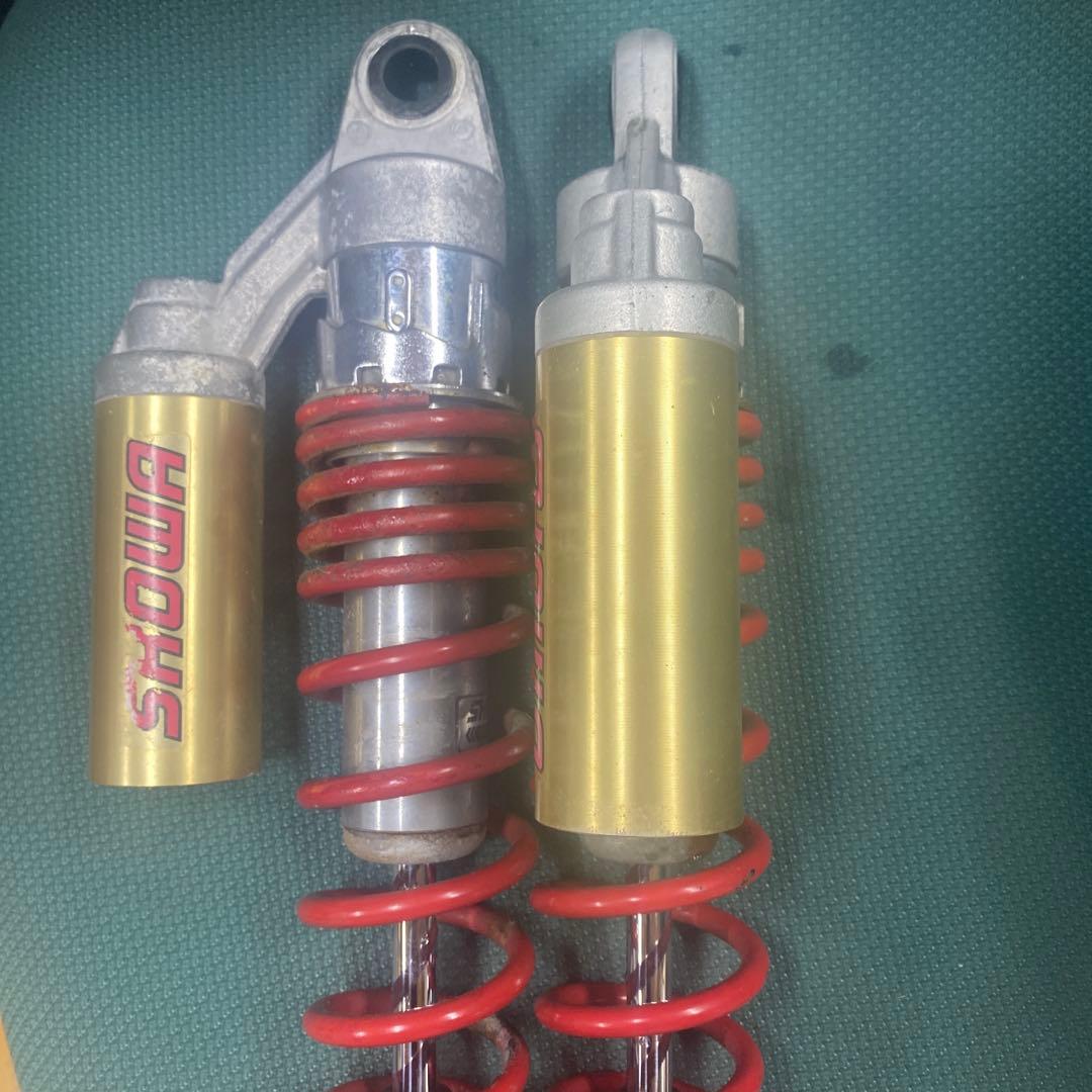 SHOWA サスペンション 2個セット 赤金