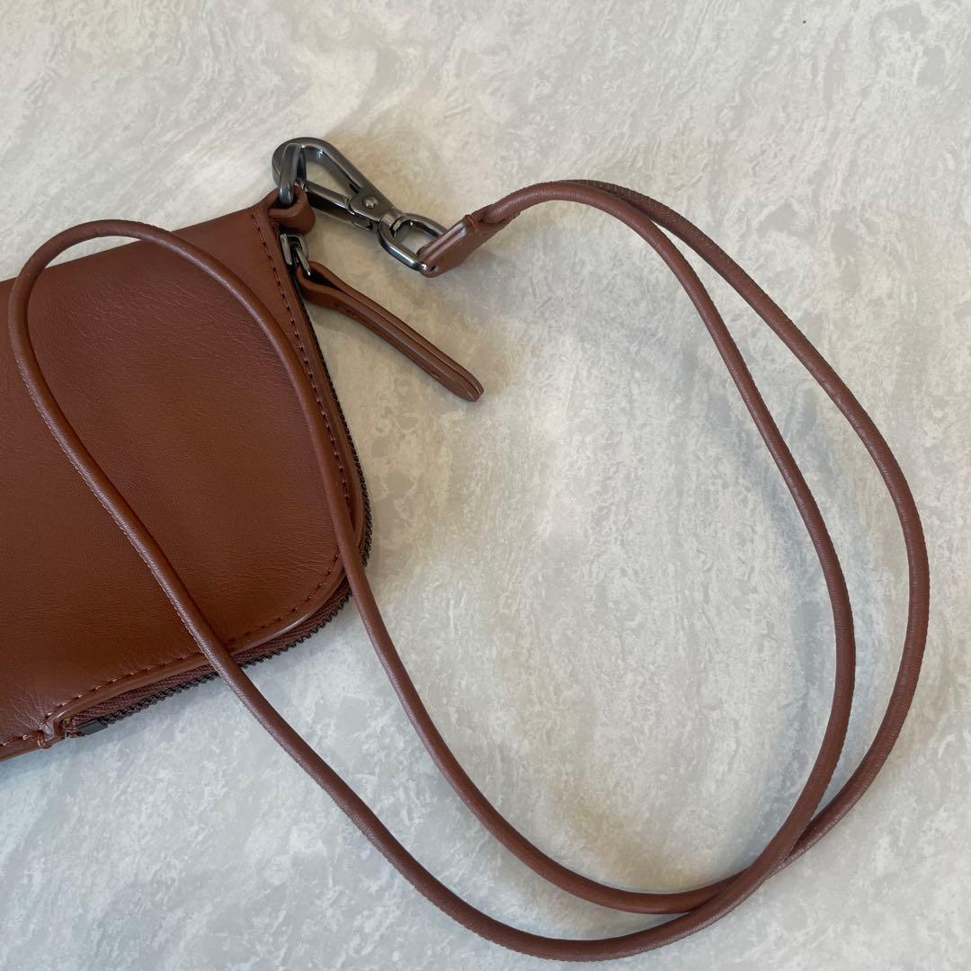 みゅう様お取り置き　ブルネロクチネリ　スマホショルダー　ブラウン　スマホケース