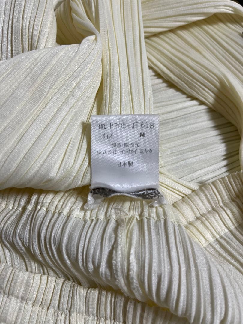 イッセイミヤケプリーツパンツ Mサイズ クリーム色