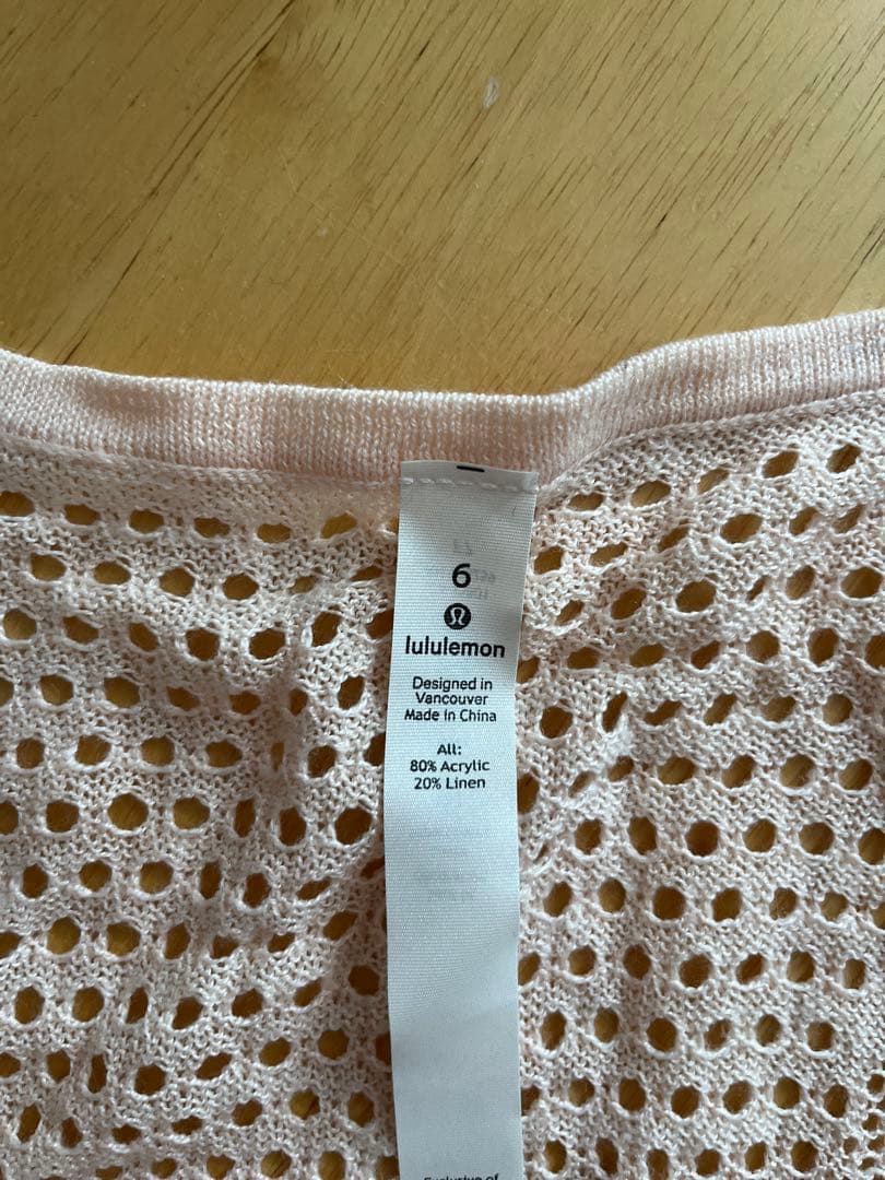 【新品未使用】ルルレモン　Vネックトップス　薄ピンク