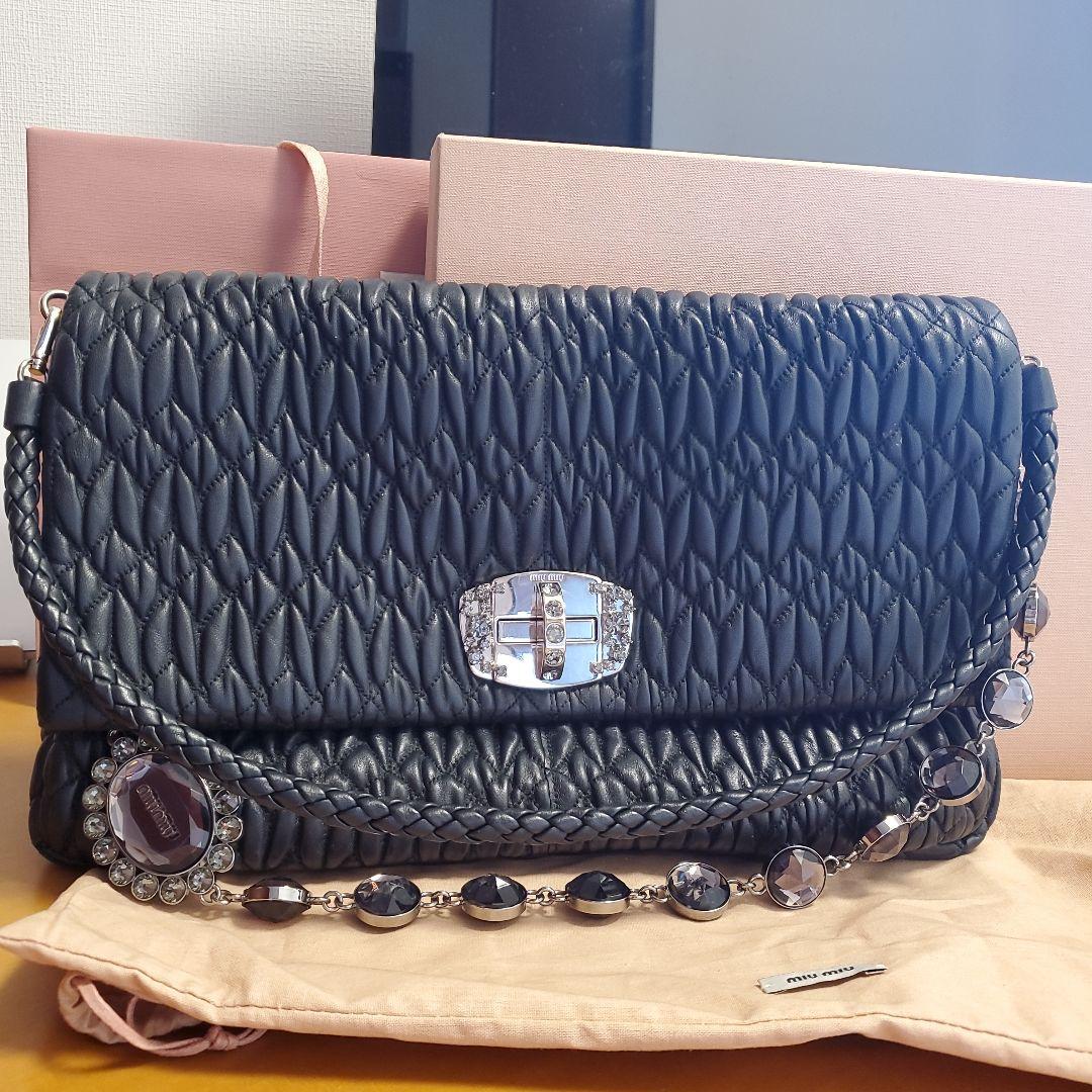 POPOmiu miu ブラック マテラッセ　ナッパ　クリスタル　クラッチ