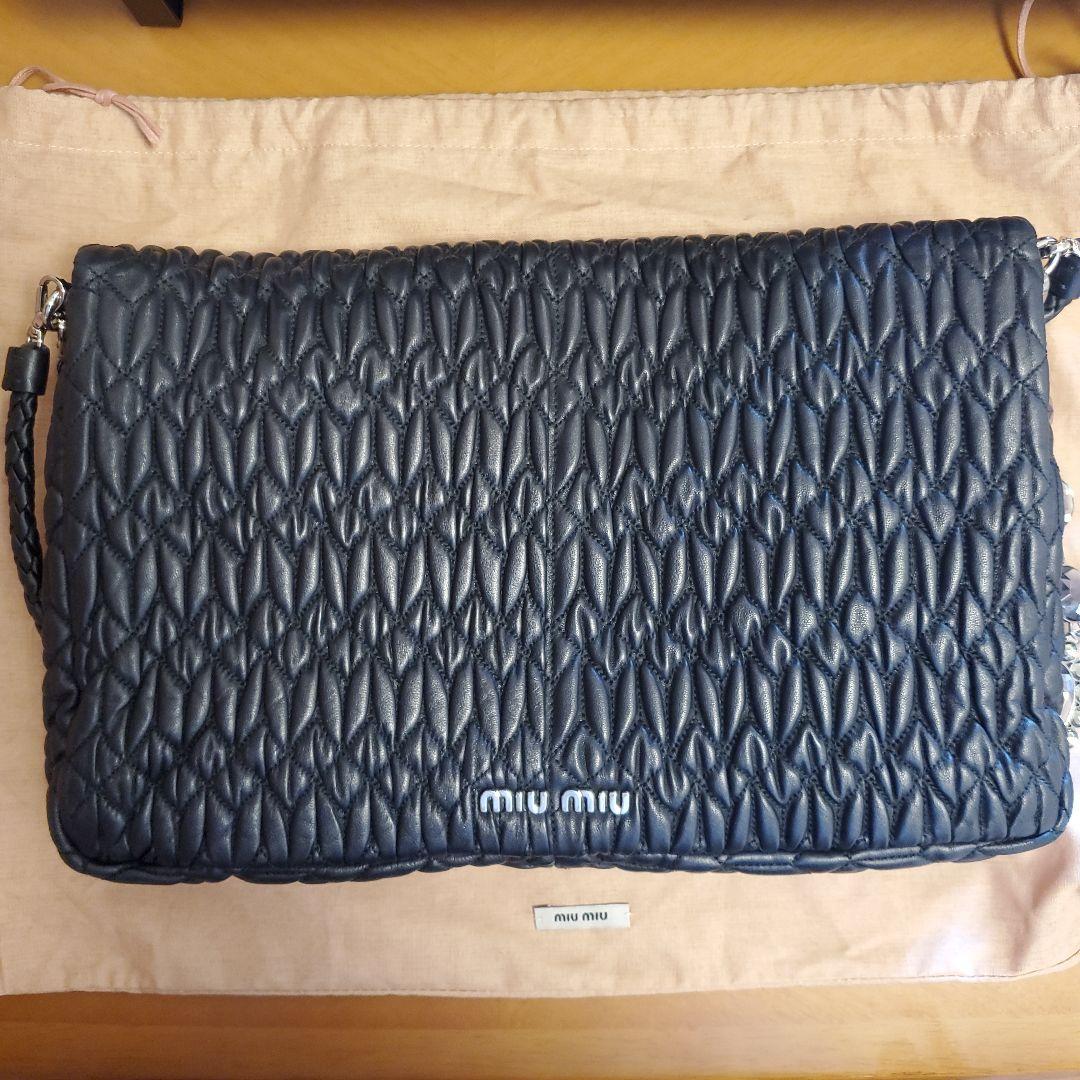 POPOmiu miu ブラック マテラッセ　ナッパ　クリスタル　クラッチ