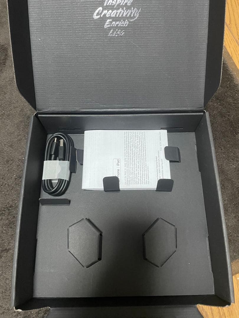 Sennheiser Accentum Wireless ヘッドホン（ケース付）