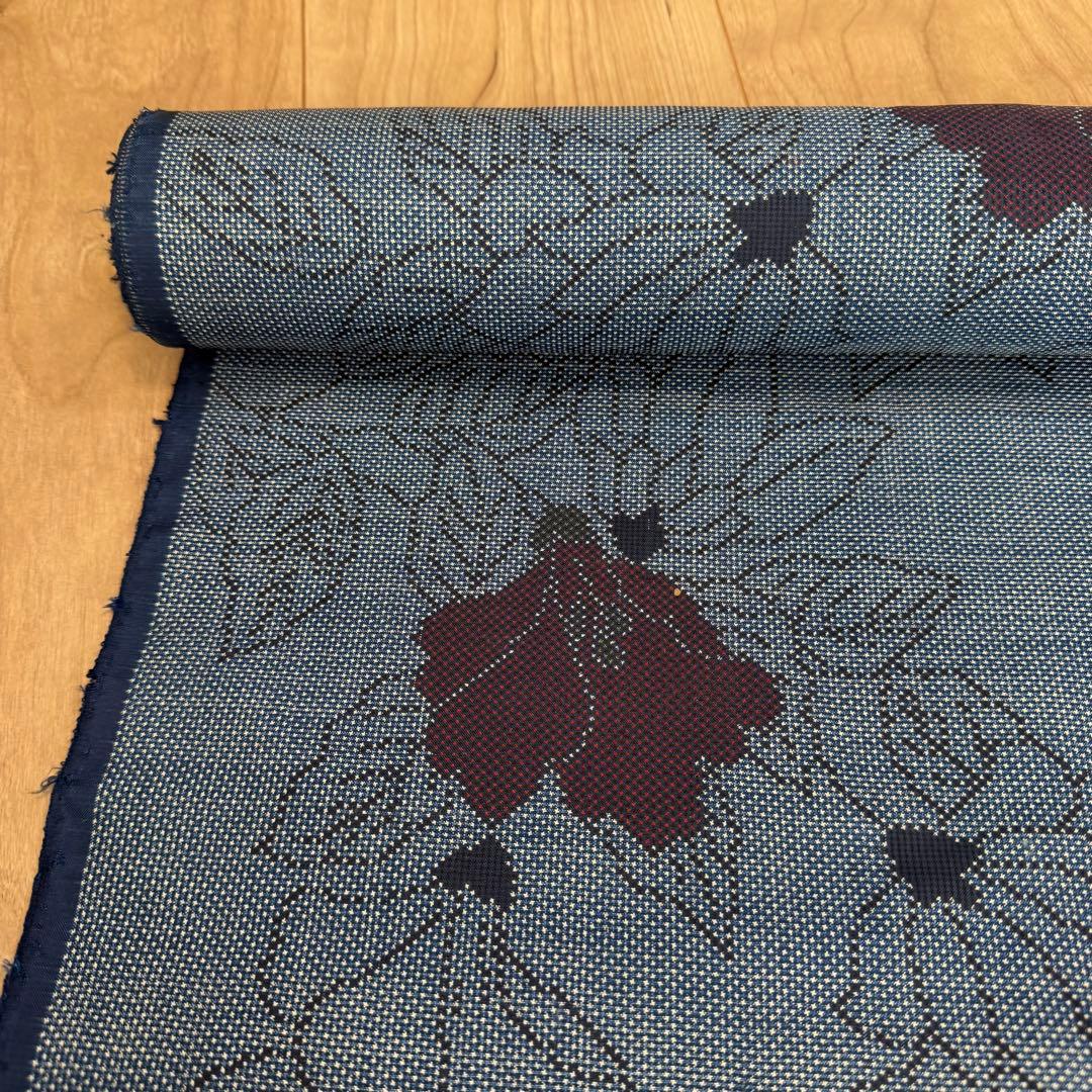 未使用品　正絹　本場大島紬　反物　着物　和装　和服　伝統工芸　青　赤　花　12m