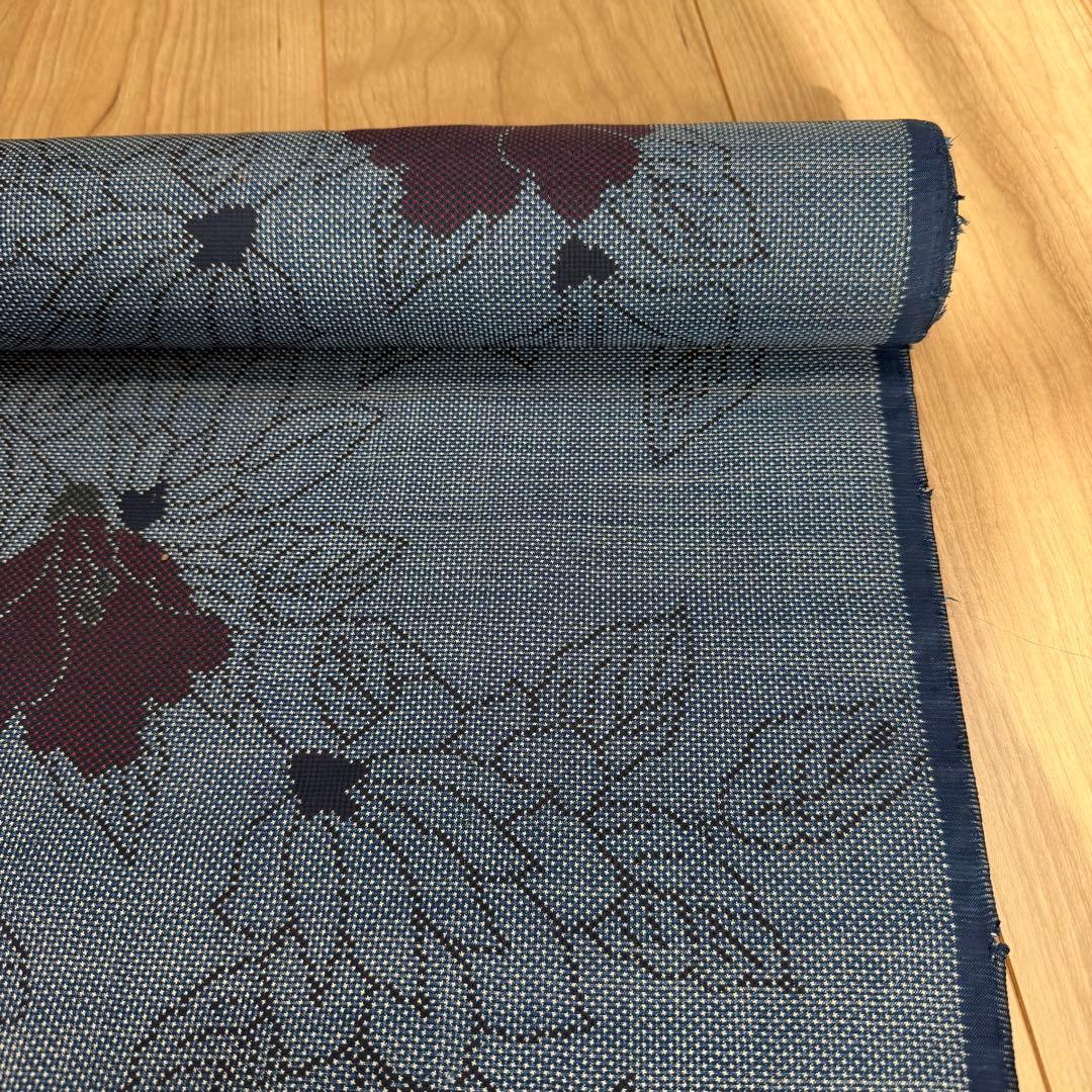 未使用品　正絹　本場大島紬　反物　着物　和装　和服　伝統工芸　青　赤　花　12m