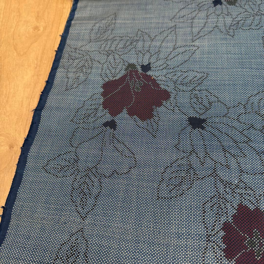 未使用品　正絹　本場大島紬　反物　着物　和装　和服　伝統工芸　青　赤　花　12m
