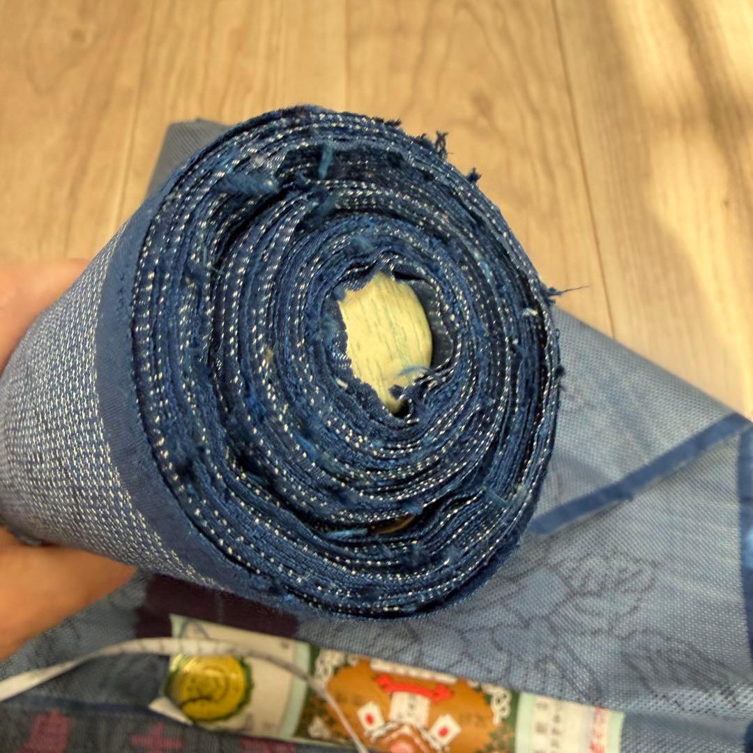 未使用品　正絹　本場大島紬　反物　着物　和装　和服　伝統工芸　青　赤　花　12m