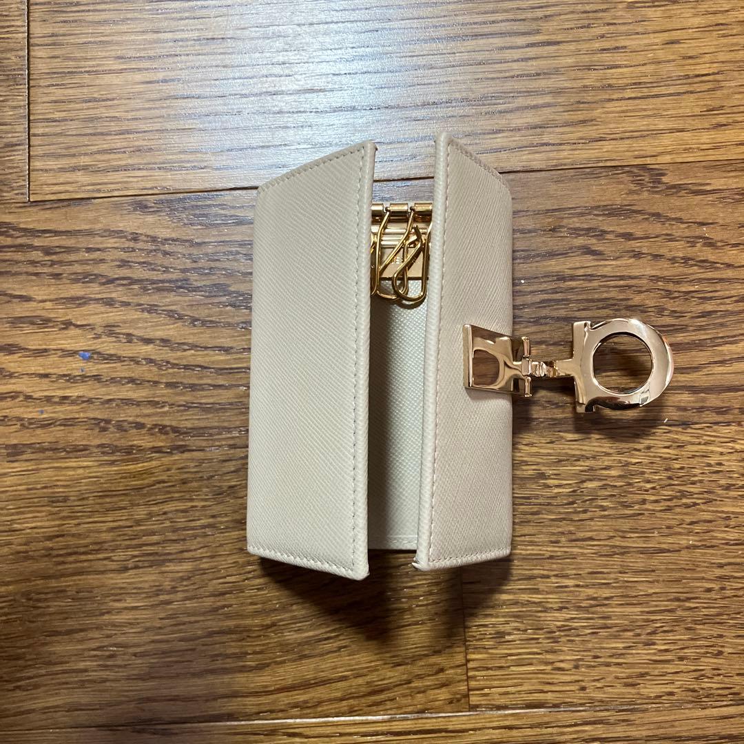 フェラガモ　キーケース