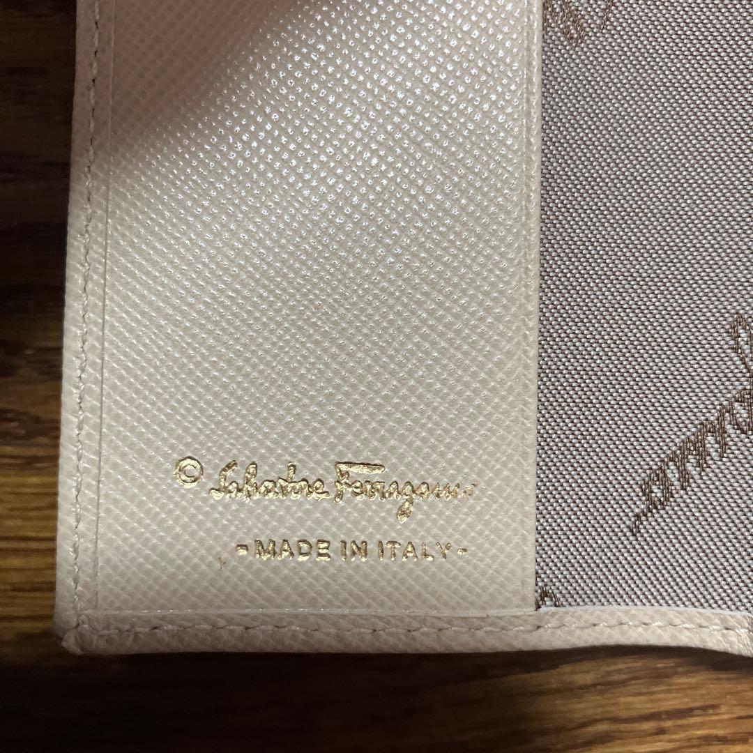 フェラガモ　キーケース