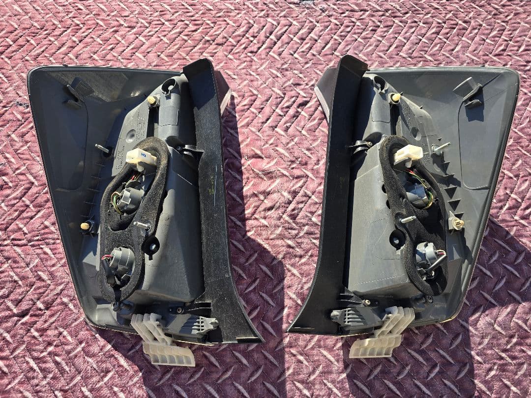 30プリウス G'z 純正テールランプ 左右セット！