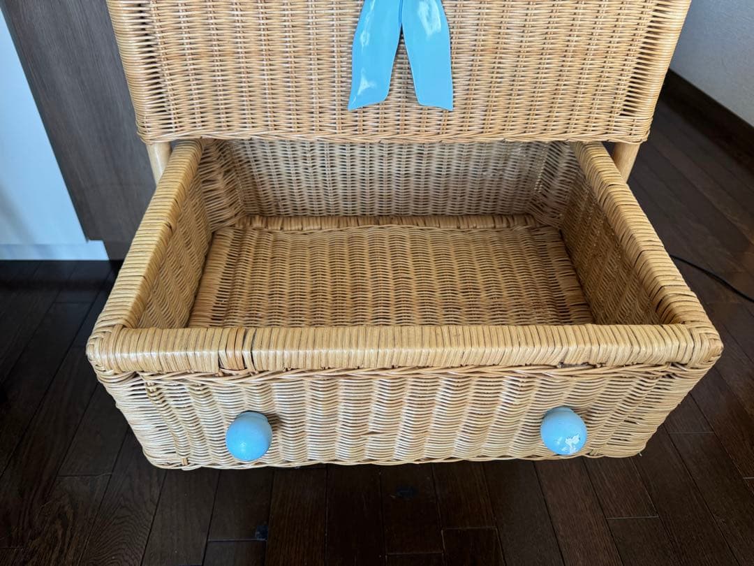 ラタン製収納キャビネット ブルーリボン付き 籐　ヴィンテージ、アンティーク