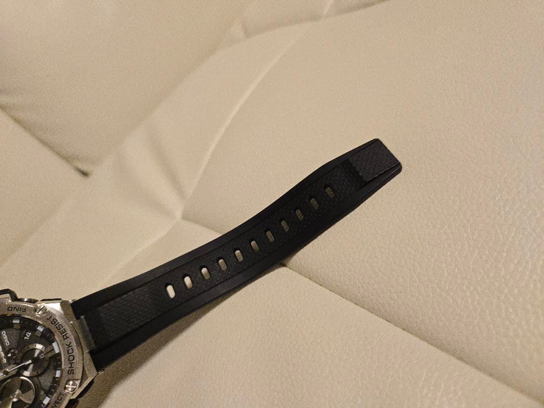 CASIO　G-SHOCK 　gst-b100