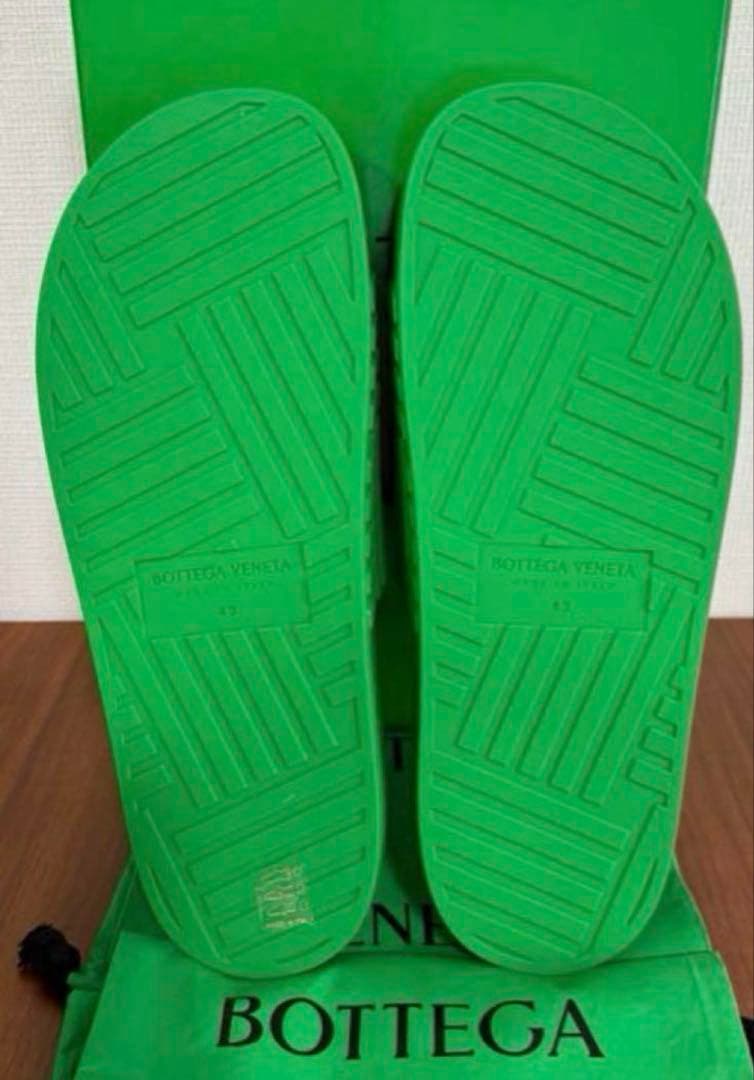 週末セール新品未使用BOTTEGA VENETAラバーサンダル　28cm