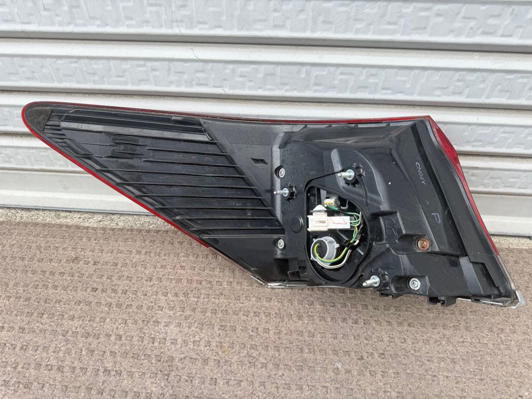 GRS210 良好な状態/損傷なし。クラウンロイヤル 右テールランプ