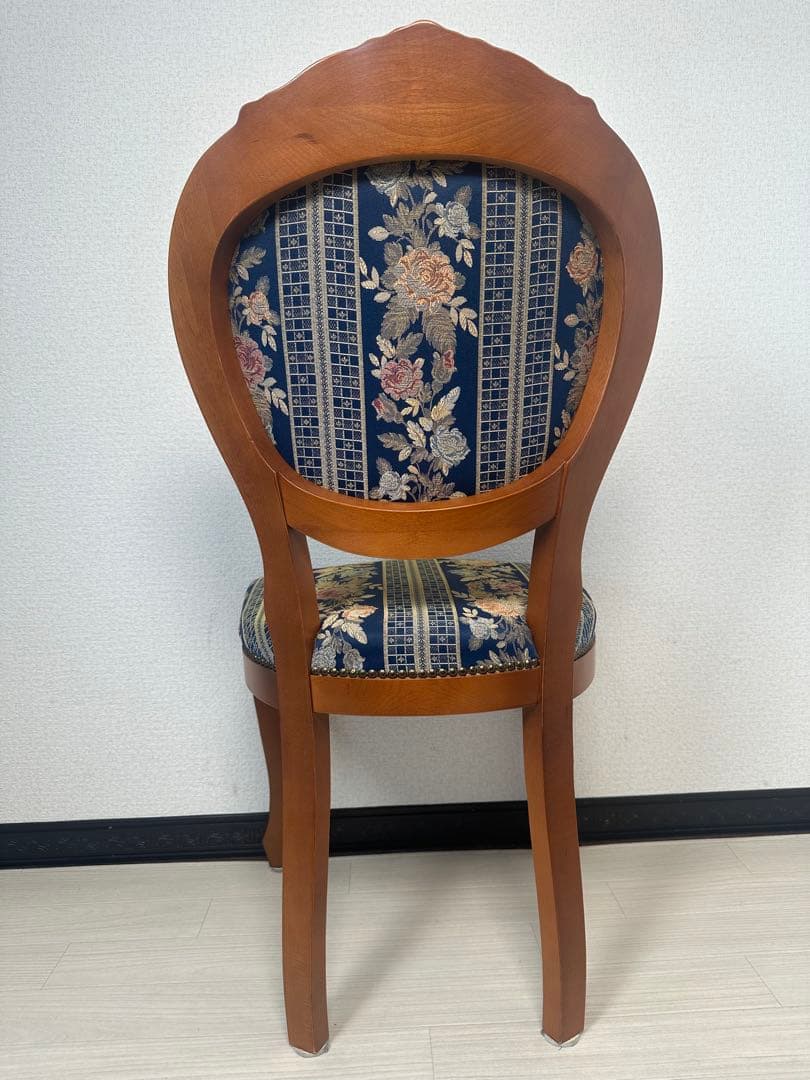 （2/4）ダイニングチェア 金華山張り アンティーク調 鋲打ち 彫刻 ※i4※