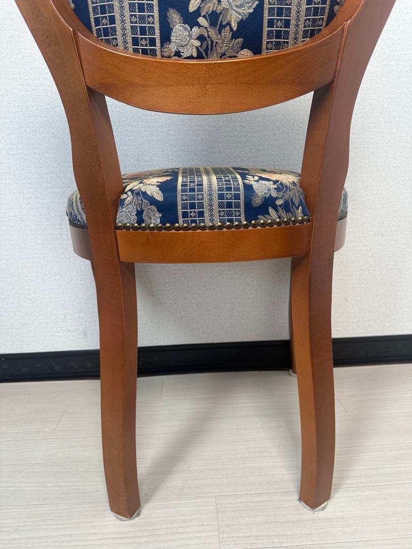 （2/4）ダイニングチェア 金華山張り アンティーク調 鋲打ち 彫刻 ※i4※