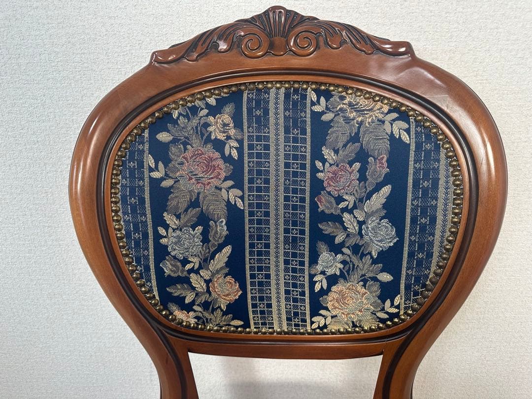 （2/4）ダイニングチェア 金華山張り アンティーク調 鋲打ち 彫刻 ※i4※
