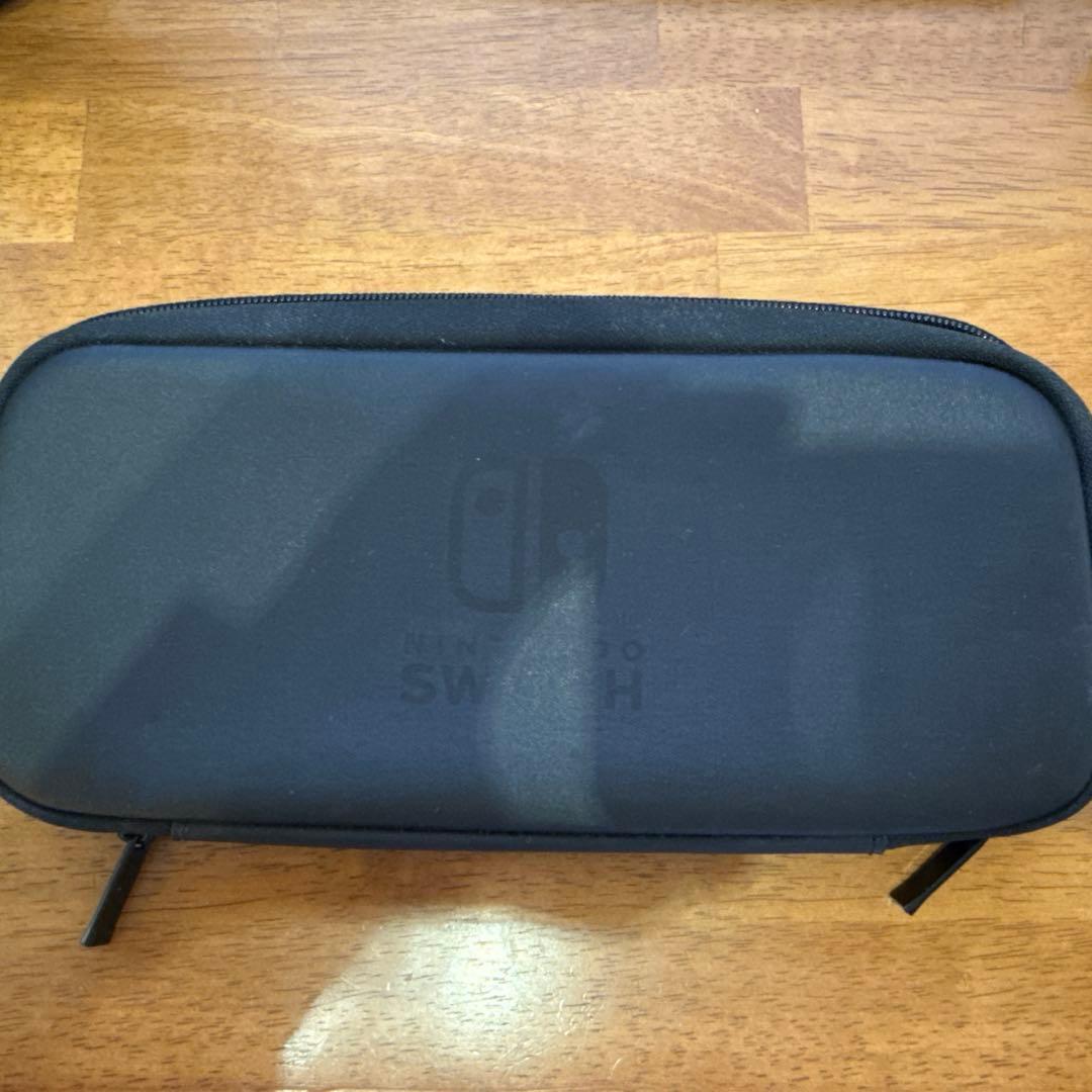Nintendo switch 本体、ドック、キャリングケース付き