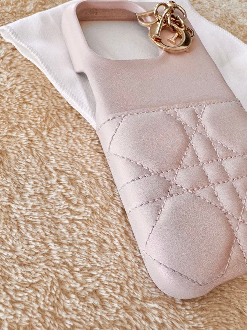 【日本限定】 Lady Dior iPhone 15 Proケース ラムスキン