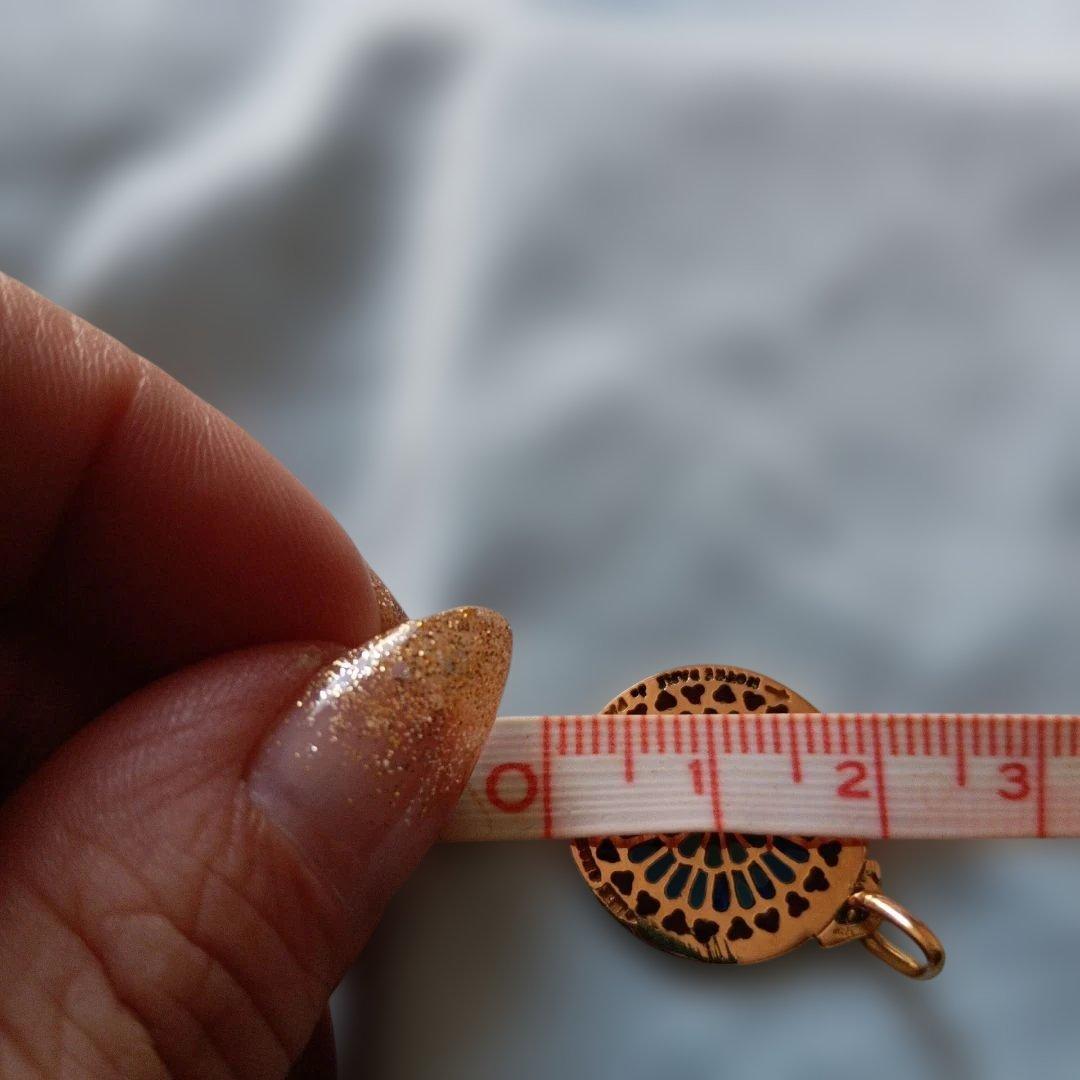 希少18金　ノートルダム大聖堂バラ窓　18kペンダントトップ