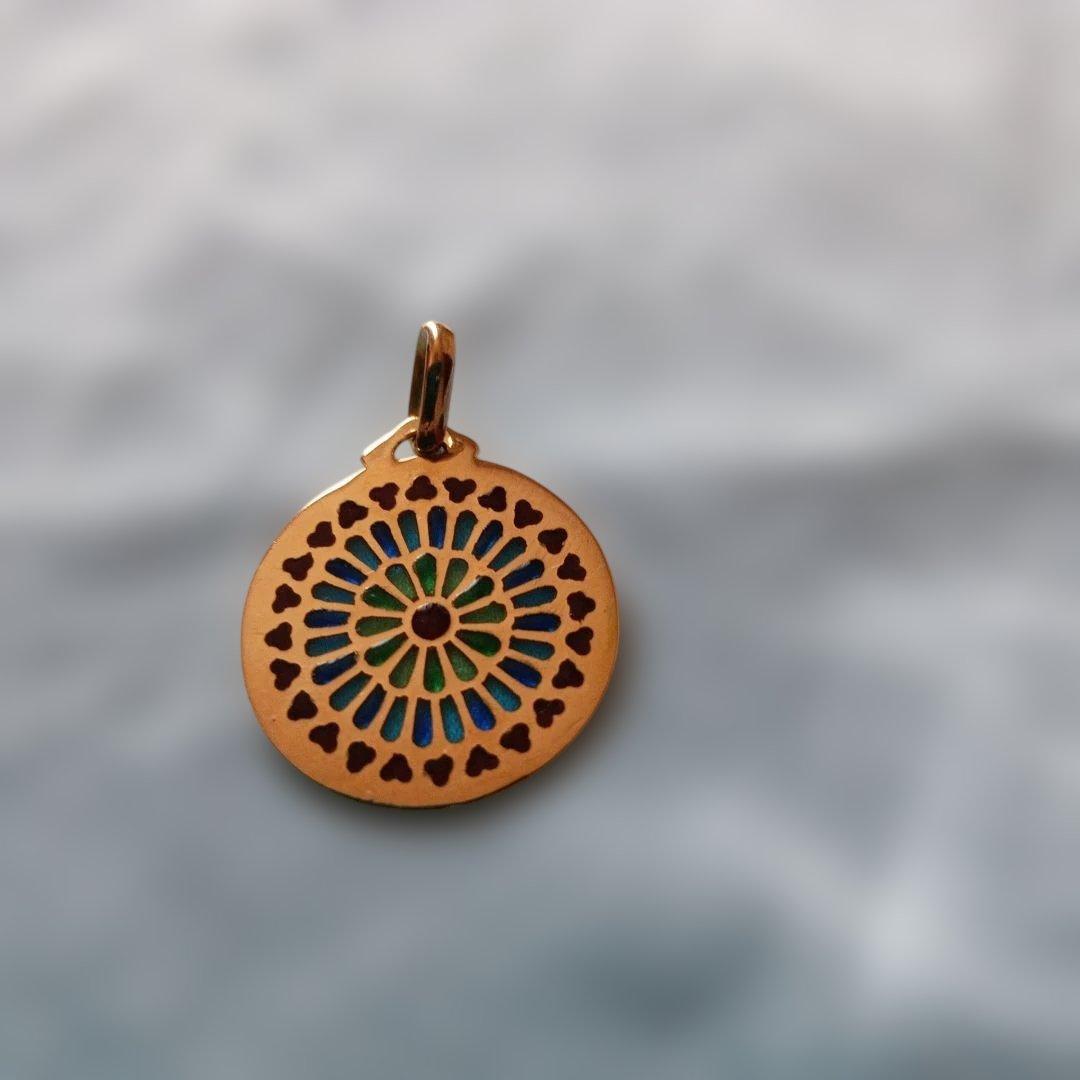 希少18金　ノートルダム大聖堂バラ窓　18kペンダントトップ