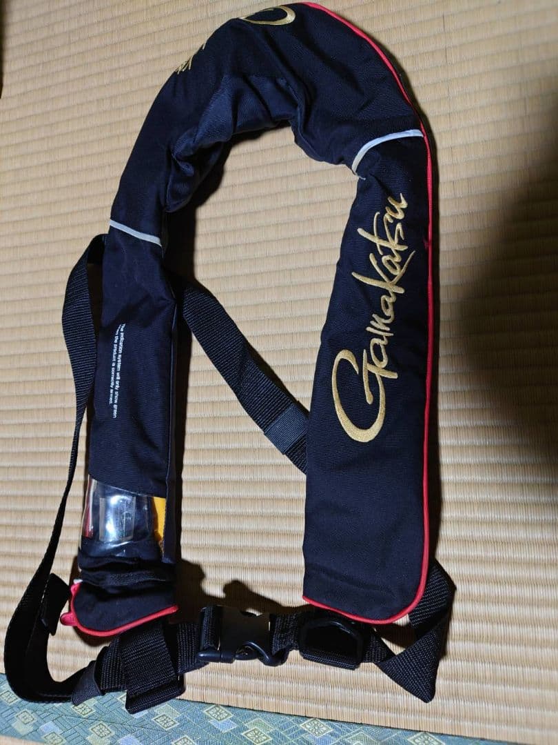 月末限定値下げ　がまかつ　ライフジャケット　美品