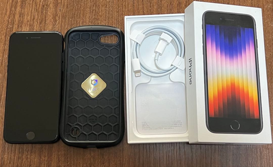 Apple iPhone SE3 128GB ミッドナイト(ブラック)本体