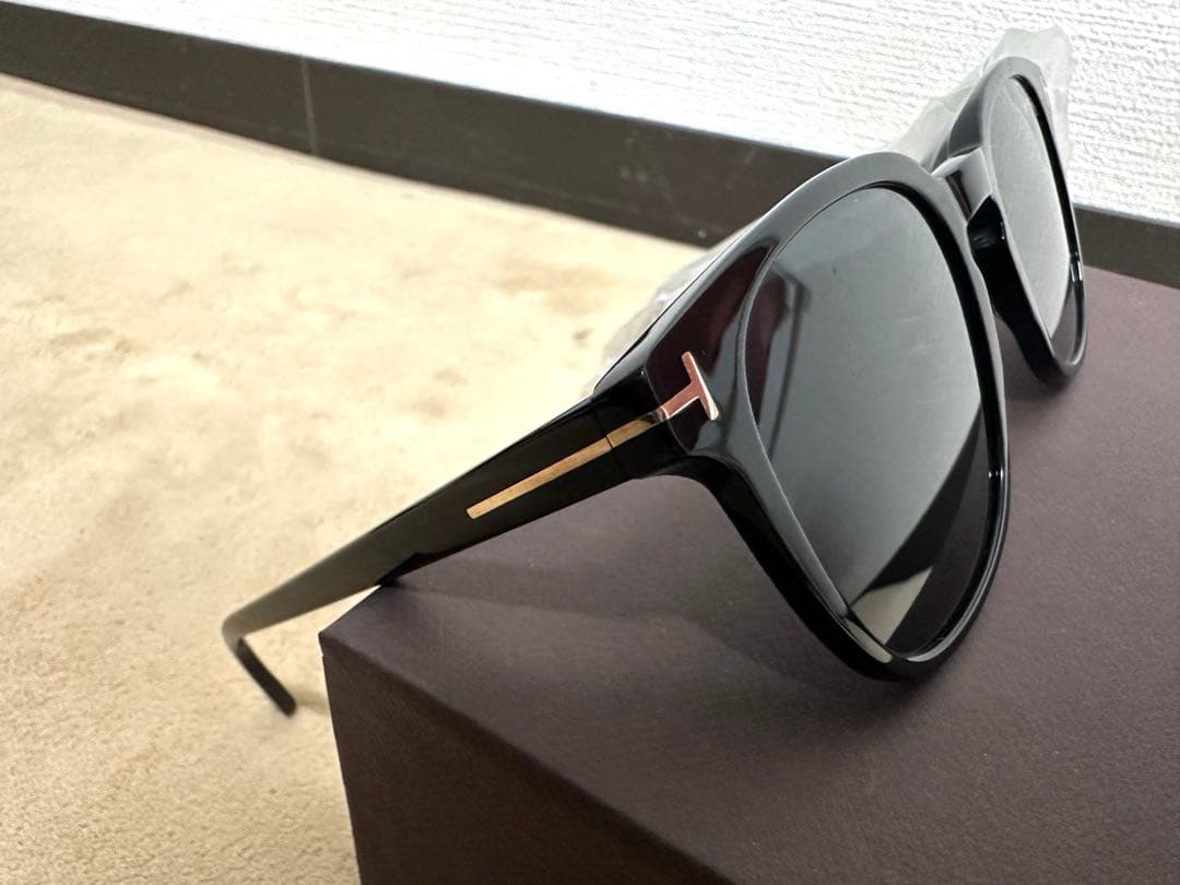 トムフォードサングラス TF1051-K ECO 01A メンズ　レデイース兼用