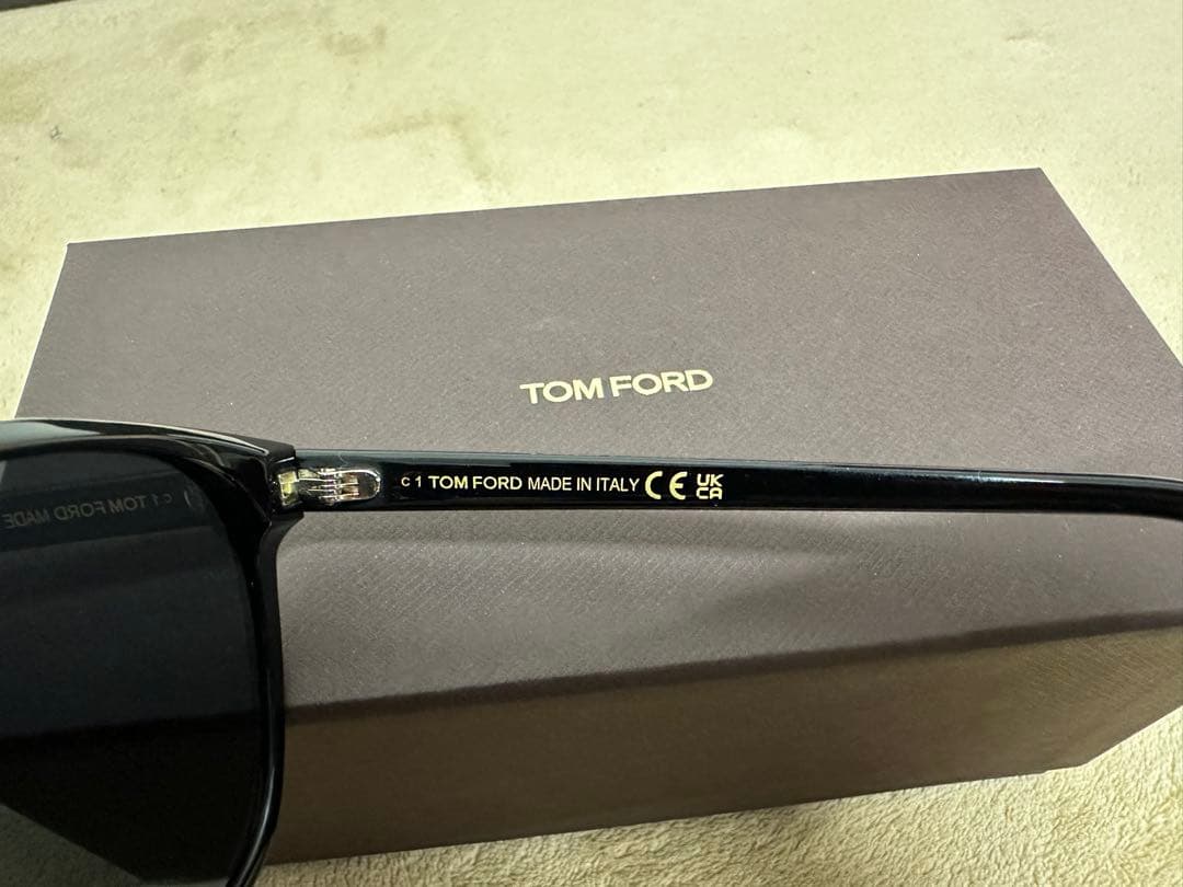 トムフォードサングラス TF1051-K ECO 01A メンズ　レデイース兼用