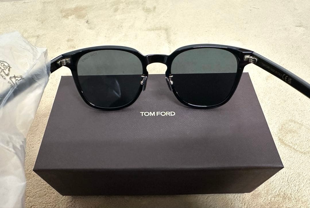 トムフォードサングラス TF1051-K ECO 01A メンズ　レデイース兼用