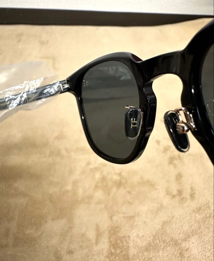 トムフォードサングラス TF1051-K ECO 01A メンズ　レデイース兼用