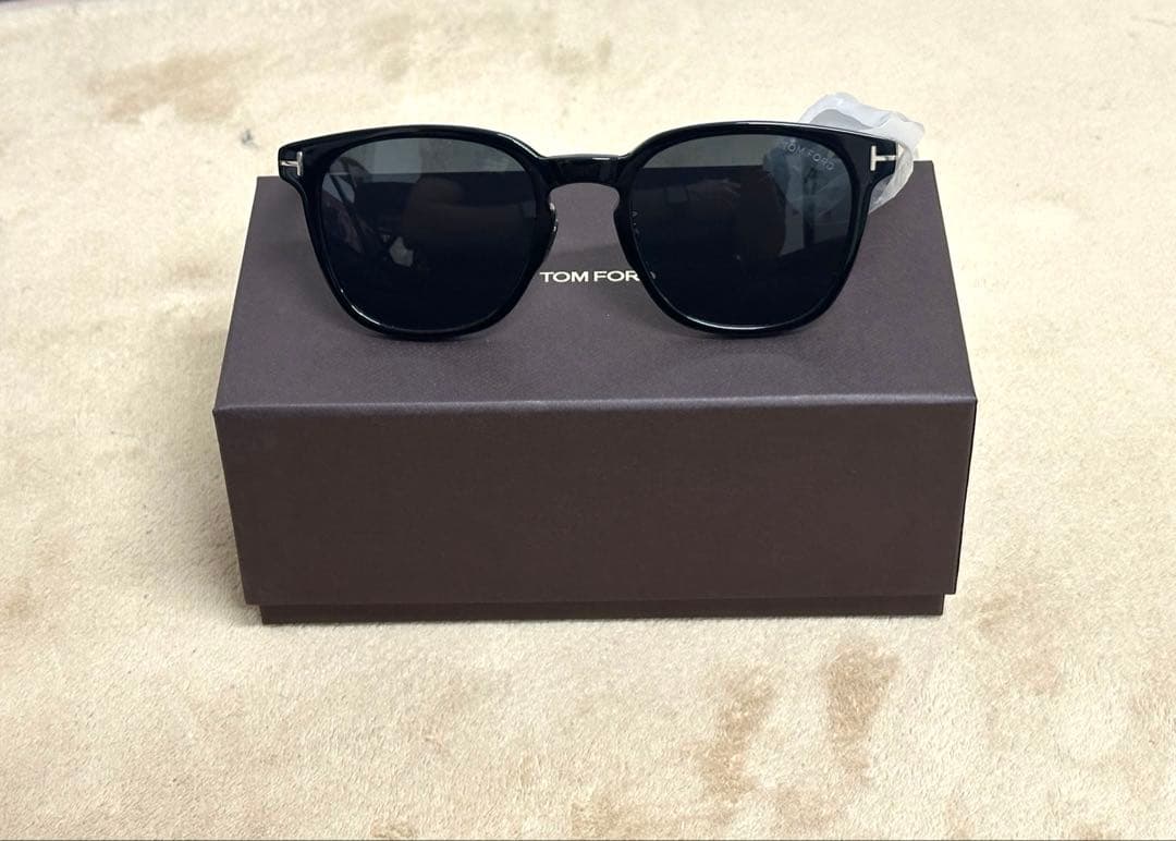 トムフォードサングラス TF1051-K ECO 01A メンズ　レデイース兼用